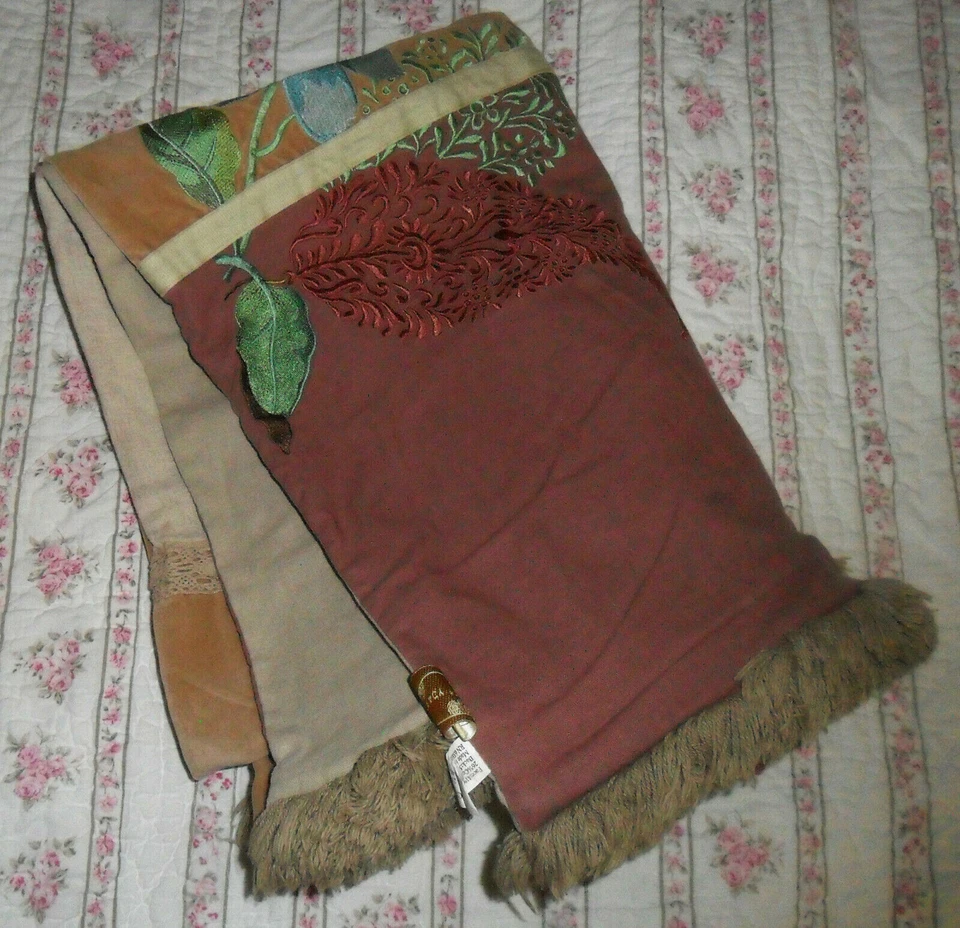 Bordado THROW por Tracy Porter, lino terciopelo champán, flecos de encaje, flores Foto 3 de 4