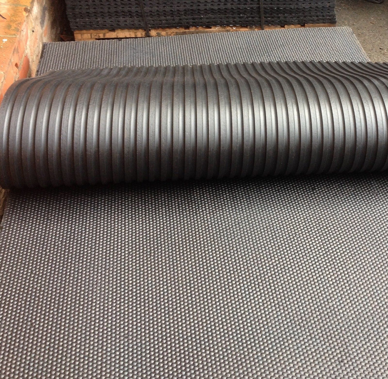 Rubber Gym Matting 6ftx4ft 18mm garage Mats Commercial flooring 40kg