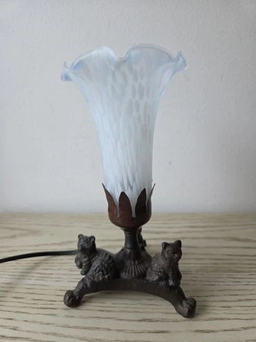 Tiffany Style Tulip Lamp With Kittens on The Base 8.5 Inches Vintage