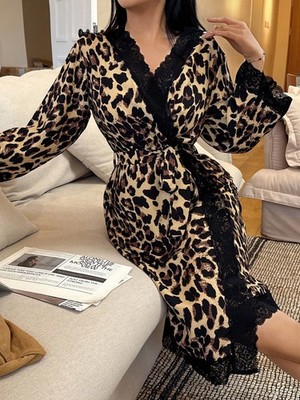 Eleganter Leoparden Muster Damen Bademantel mit Spitze für Herbst und Billig24