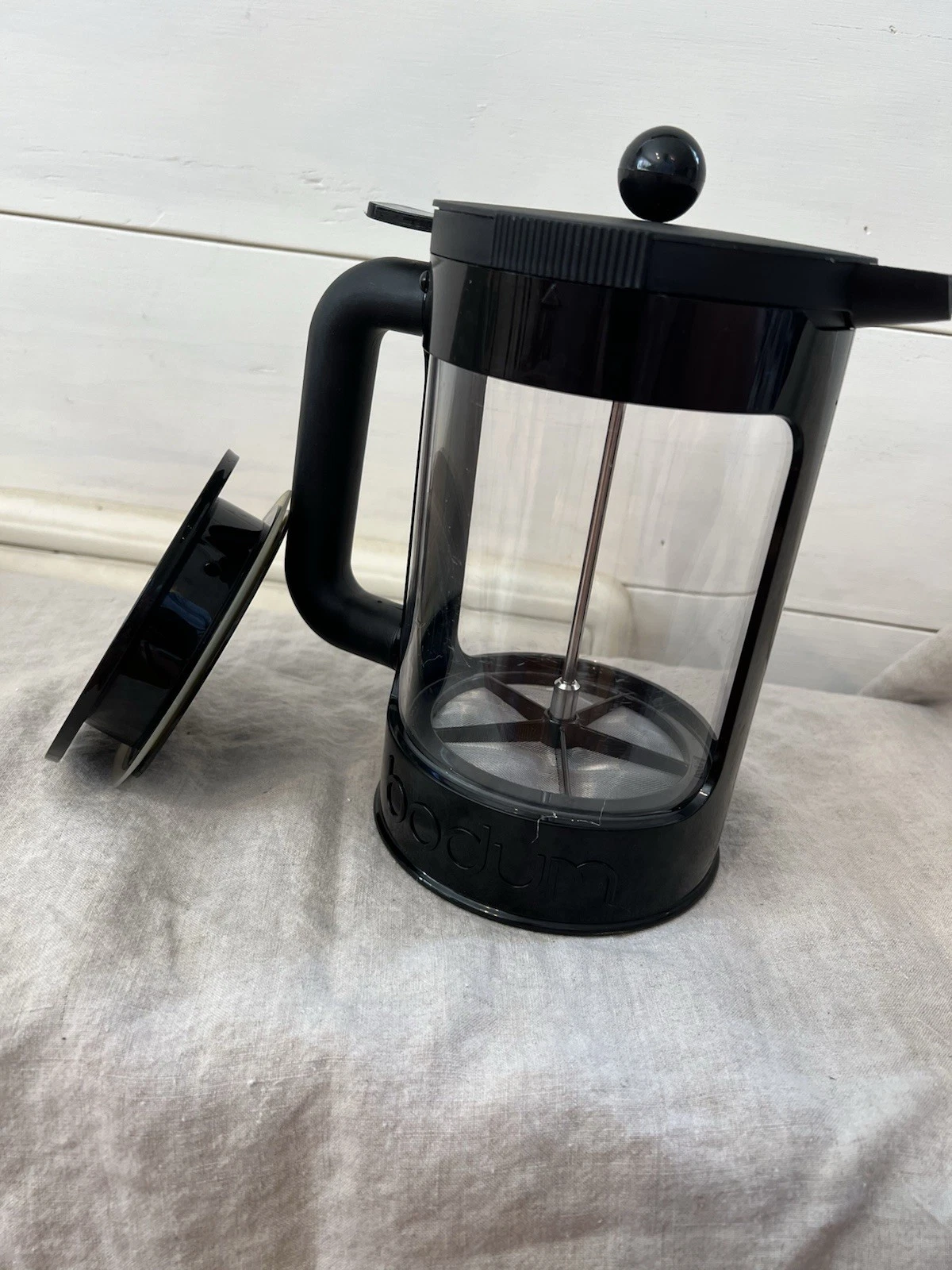 Bodum French Press Coffee Maker- 6 cup capacity With an Open/Close Spout Lid.