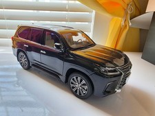 Kyosho 1:18 Scale Lexus LX570 Luxury SUV Metal Diecast Model