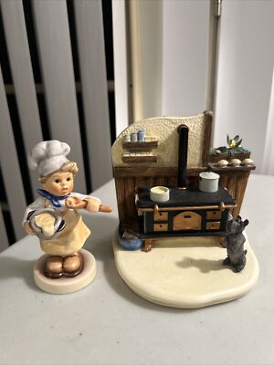 Goebel Hummel  Kozy Kitchen/Master Chef  Hummelscap Collection Mark #1009-D 1999
