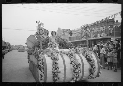 Photo:Crowley Louisiana 1930s National Rice Festival Parade Float Women