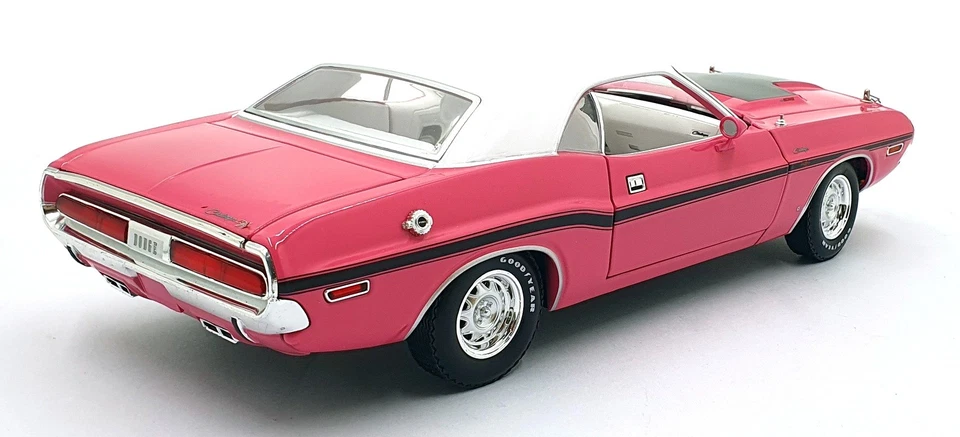 Greenlight 1/18 Scale Diecast 13699 - 1970 Dodge Challenger R/T 440 Six Pack - Image 2 of 4