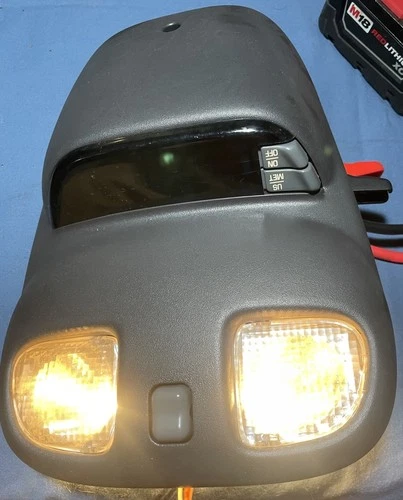 1998-2004 Chevrolet Blazer S10 GMC Jimmy Overhead Console Dome Light Lamp OEM OE