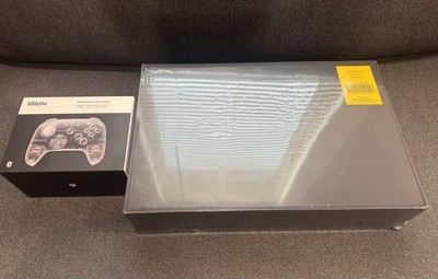 In Hand Analogue 3D Console Funtastic Clear + Matching 8bitdo Clear Controller