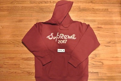 パーカー Brush Logo Hooded Sweatshirt The FW17 Brush Logo Hooded Sweatshirt from Supreme in a size