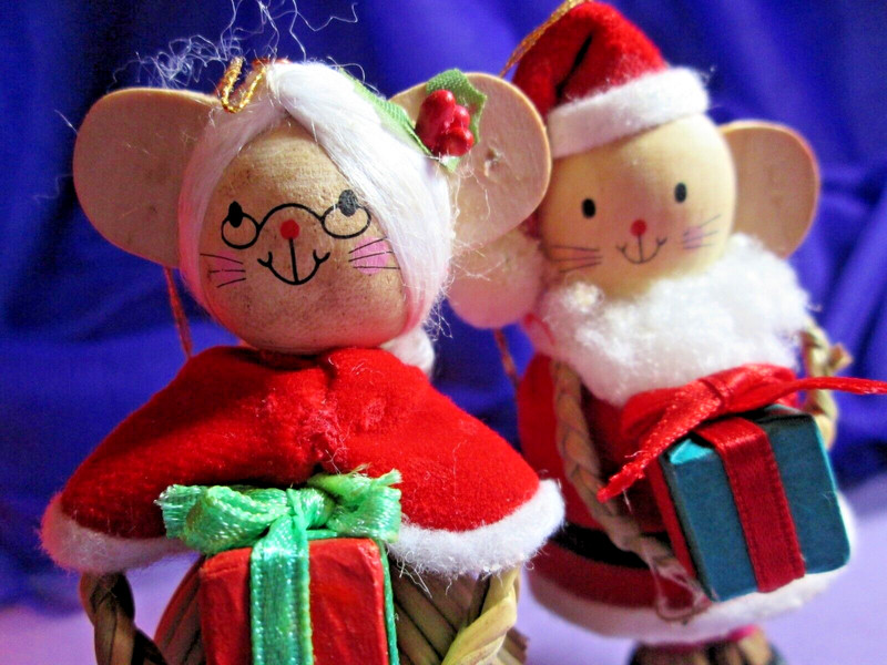 Set of 2 Vintage Avon Santa & Mrs. Claus Straw Wood Mice Christmas Ornaments