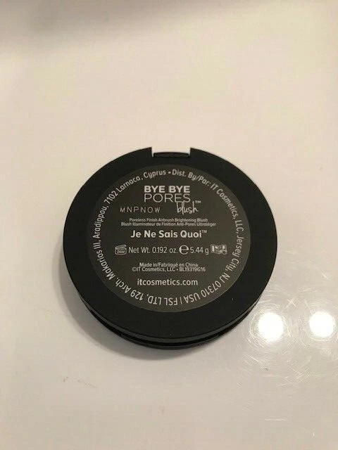 It Cosmetics Bye Bye Pores Poreless Je Ne Sais Quoi Brightening Blush+Brush NIB - Image 2 of 4