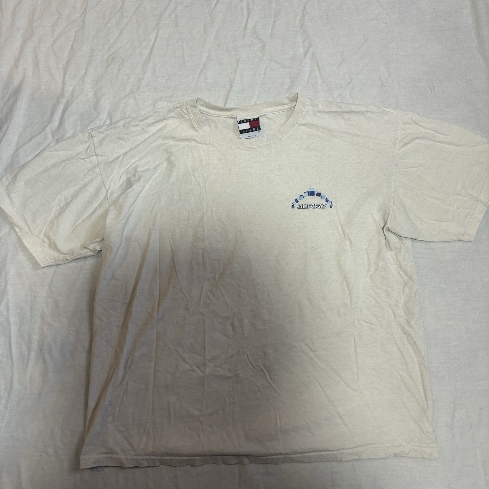 Vintage Tommy Hilfiger graphic T-shirt for retro streetwear style  