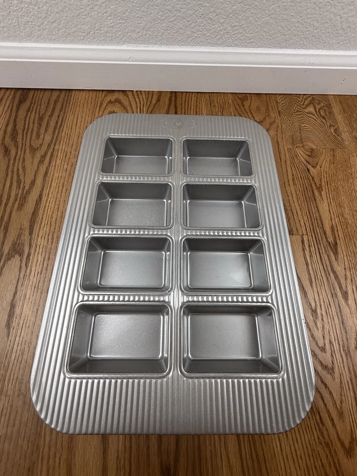 King Arthur Flour USA Pan 8 Well Mini Loaf Pan Aluminized Steel Non-Stick Silver