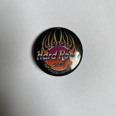 HARD ROCK CAFE, 1971-1996. 25 YEARS OF ROCK. SOUVENIR PIN BACK BUTTON.