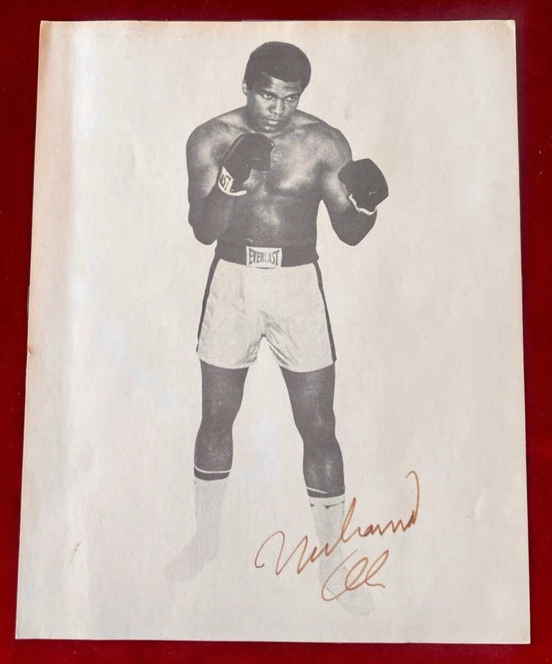 Muhammad Ali ~ Signed Autographed Vintage Everlast Boxing Photo ~ JSA LOA - Image 2 of 4