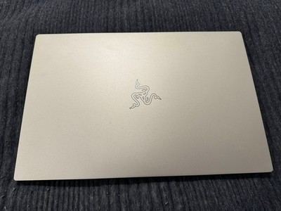 Razer Blade 15 (2019) Mercury White i7-8750H RTX 1060 MAX-Q 16GB RAM 512 SSD