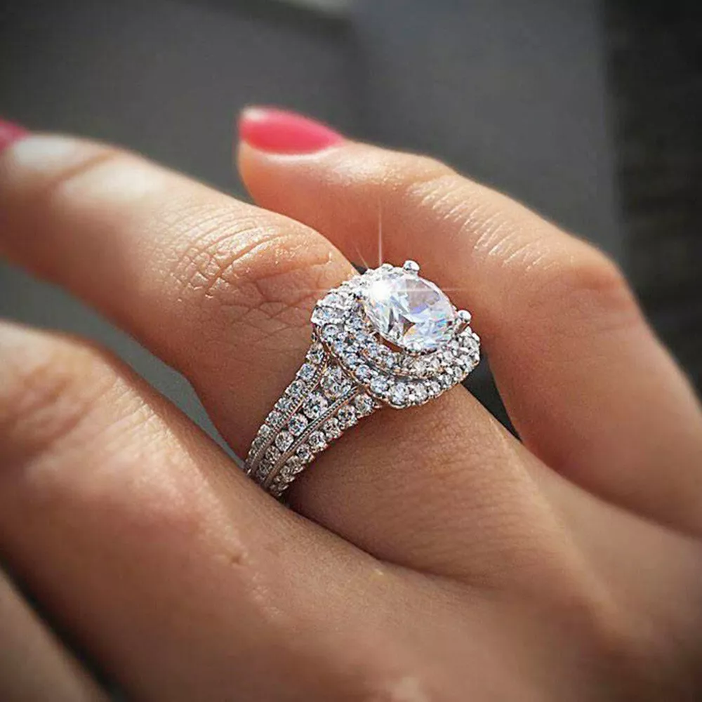 Photos Show Giant Engagement Rings That Supermodels Wear