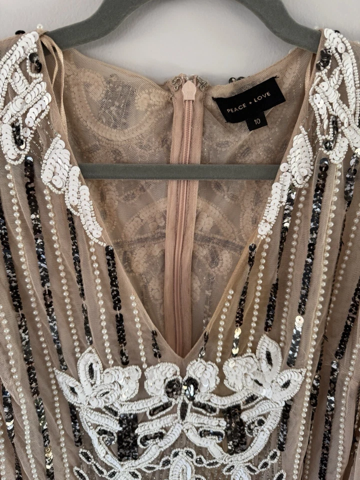 Vestido Peace & Love adornado con lentejuelas con cuentas Foto 3 de 3