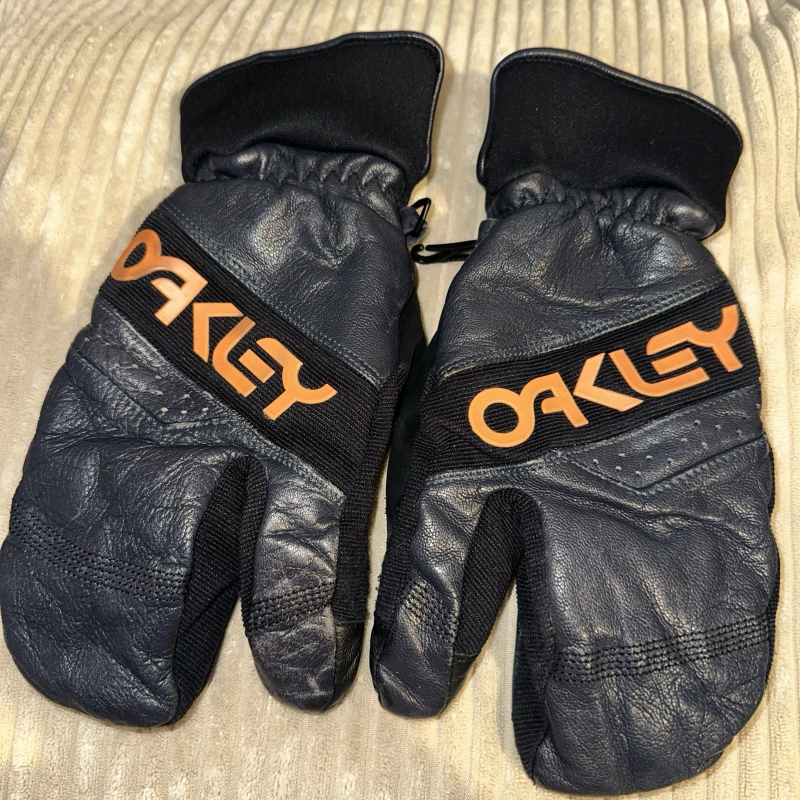 Oakley Factory Winter Trigger Mitt 2 Adult M Ski /Snow Board Gloves Wel