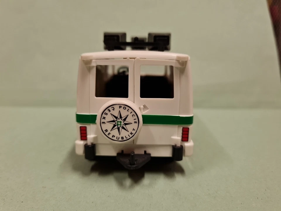 MONTI SYSTEM RENAULT TRAFIC POLICIE REPUBBLICA CECA SCALA 1/32 - Immagine 2 di 4