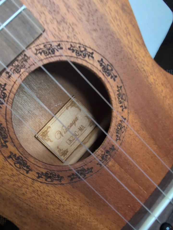 Ukulele Vizcaya With Case - Image 3 of 4