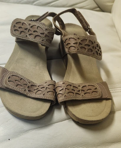 Sandali Clarks pieghevoli donna 6 M beige pelle zeppa tacco dettaglio floreale