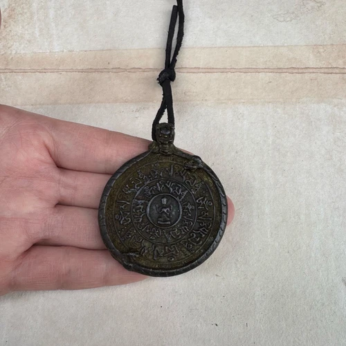 Antiguo Budismo Tibetano Pátina de Cobre Corona Dragón Nueve Palacios Colgante - Imagen 3 de 7