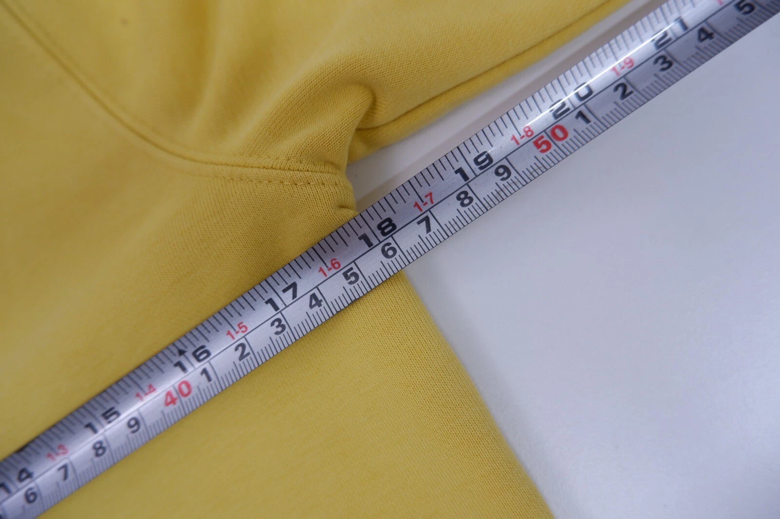 Felpa con cappuccio Givenchy ragazzi età 12+ gialla in perfette condizioni