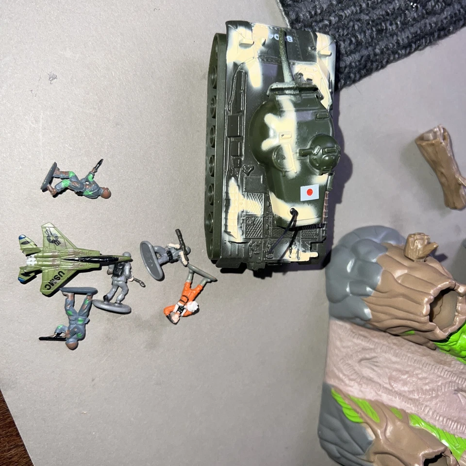 Lote grande de juegos de micro máquinas zonas de batalla militares vintage años 90 Viper Mtn Foto 3 de 4