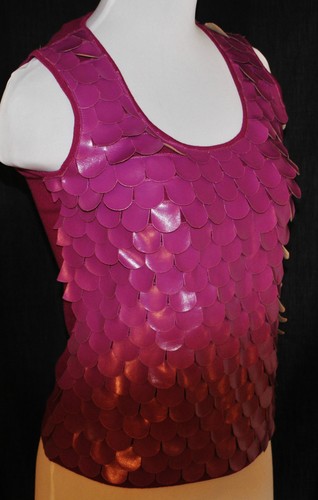 NWT One 7 Six CHIC Magenta Textured Fitted Stretchy Shirt Blouse Tank Top S - Picture 3 of 5