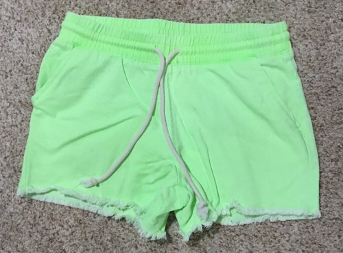NO BOUNDARIES NEON GREEN SHORTS SIZE 