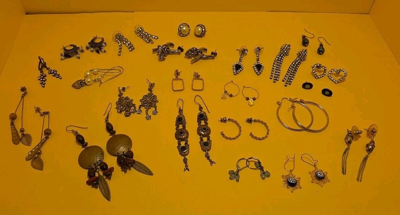 22 Pairs MCM Retro Vintage Fun Pierced Earrings Rhinestones Faux Pearls Beaded