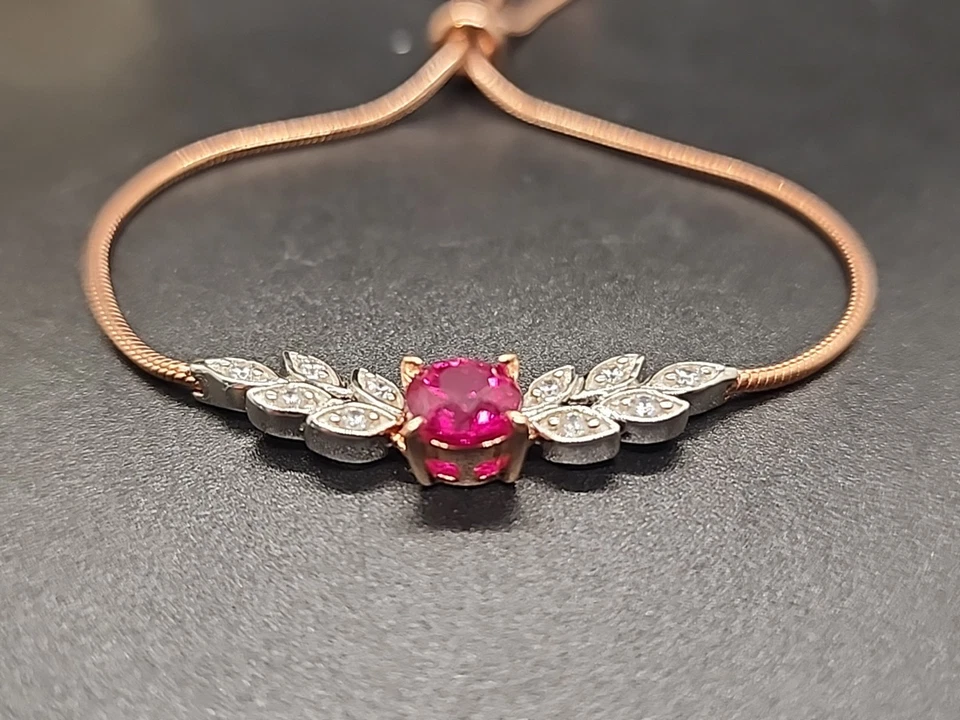 Brazalete Remy Rotenier Bolo de Plata Chapado en Oro Rosa de 10K con Rubí Creado en Laboratorio y Circonita cúbica Foto 2 de 4