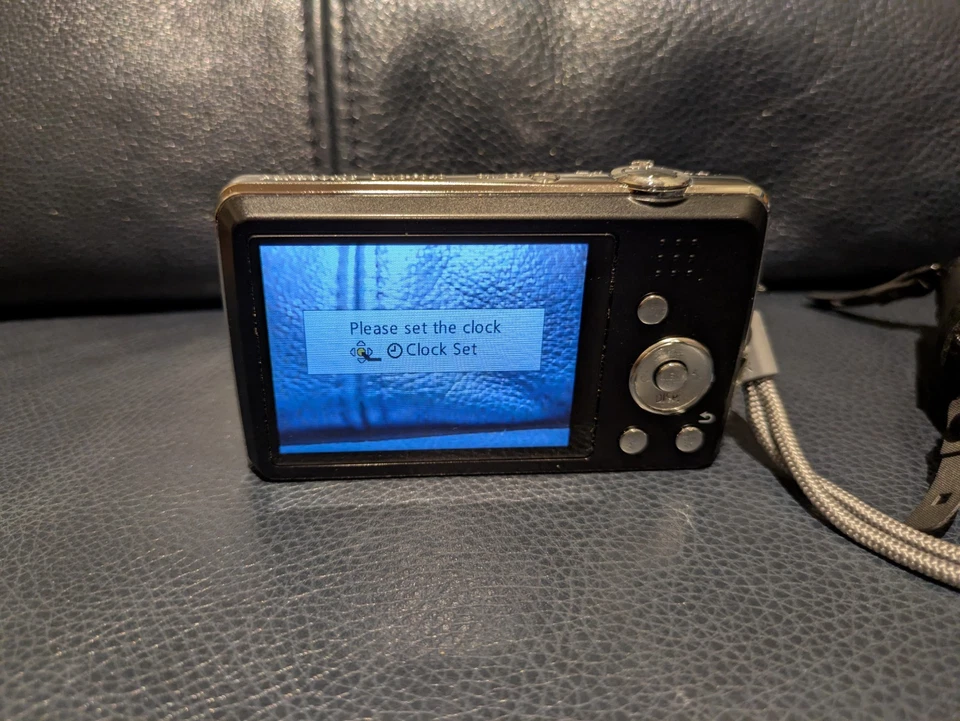 Black Panasonic Lumix DMC-FS40 14.1MP  Working but lens issue (2), photo 4 of 5