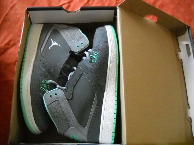 jordan 1 flight green glow