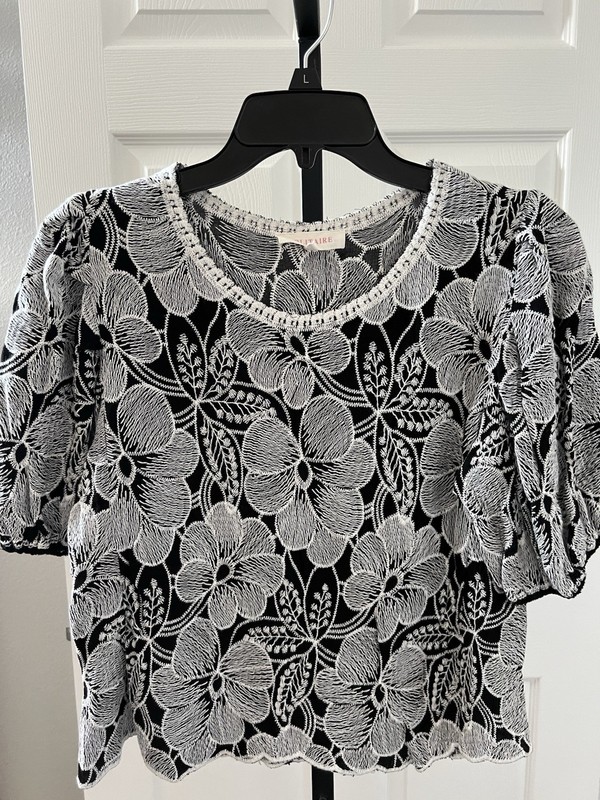 Solitaire MED. Black Ivory Embroider Floral Top Scallop Hem Coquette Artsy Chic