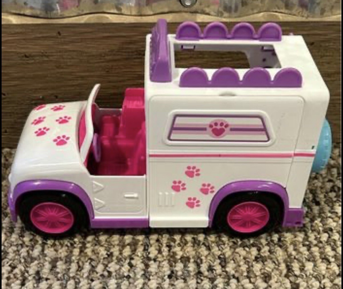 Mattel Polly Pocket Cuddle 'n' Care Mobile Veterinary Clinic VAN