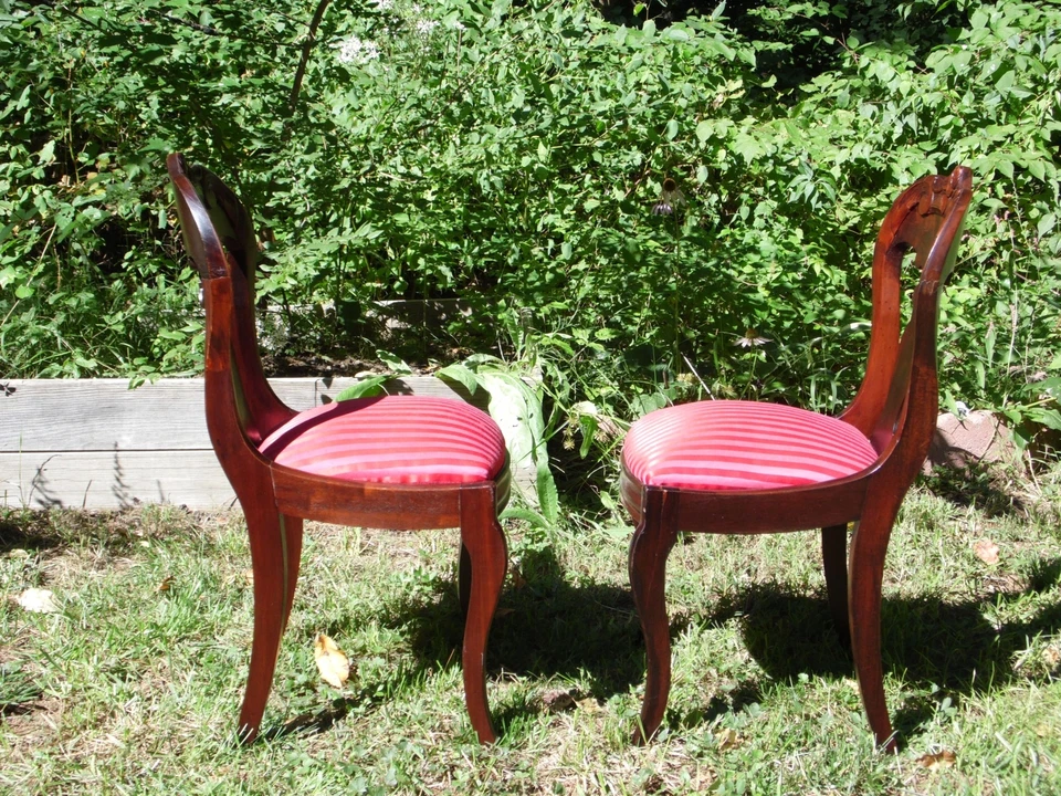 Antiguo par de sillas de comedor talladas a mano llama caoba Imperio Americano siglo XIX Foto 3 de 4