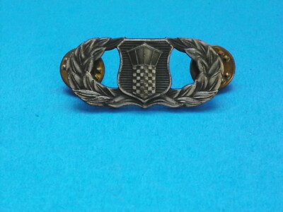 VIETNAM ORIGINAL BASIC AIR TRAFFIC CONTROLLER BADGE-MAKER MARKED