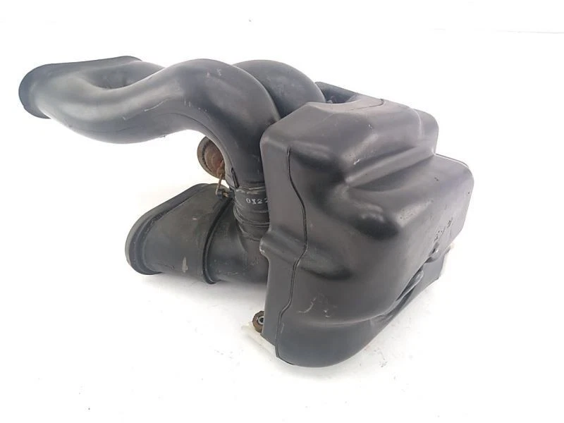 HONDA PRELUDE Secondary Air Cleaner Box 2.2L 4 Cylinder Fits 1997-2001  - Image 2 of 4