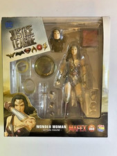 JUSTICE LEAGUE Wonder Woman Mafex No. 060 Action Figure   Accessories