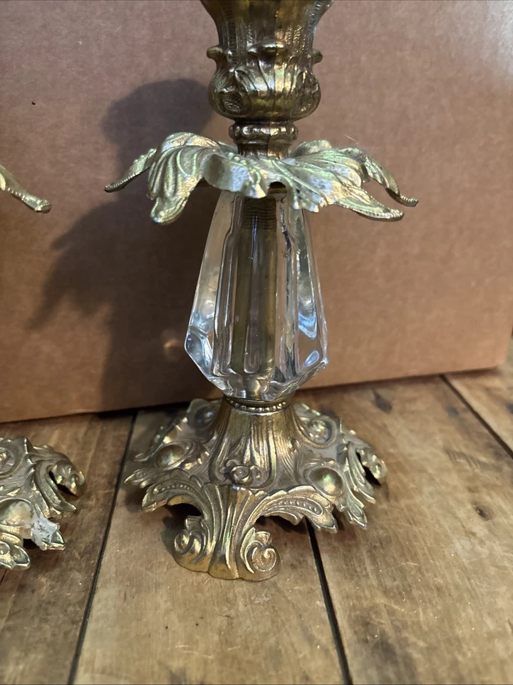 Par de candelabros vintage 1973 L&L WMC de latón y cristal Hollywood Regency Foto 3 de 4