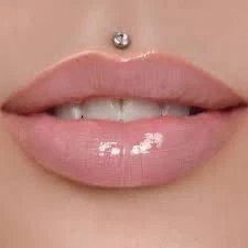 Lips- Jeffree Star The Gloss Let Me Be Perfectly Clear