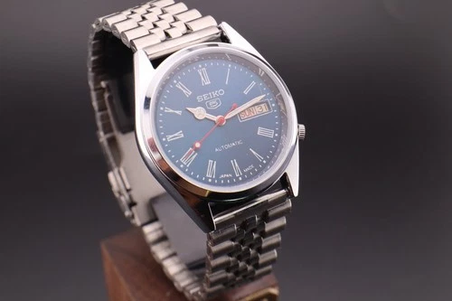 Vintage Seiko 5 Automatic 7009A 17J Men's Wrist Watch, Day / Date- Japan Made