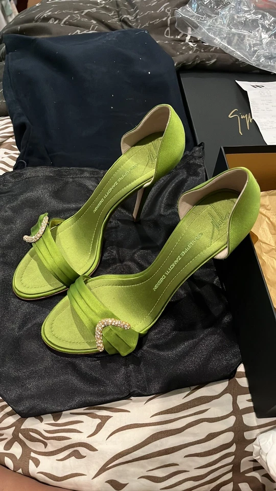 Tacones Giuseppe Zanotti verde manzana talla 41/11 totalmente nuevos Foto 2 de 4