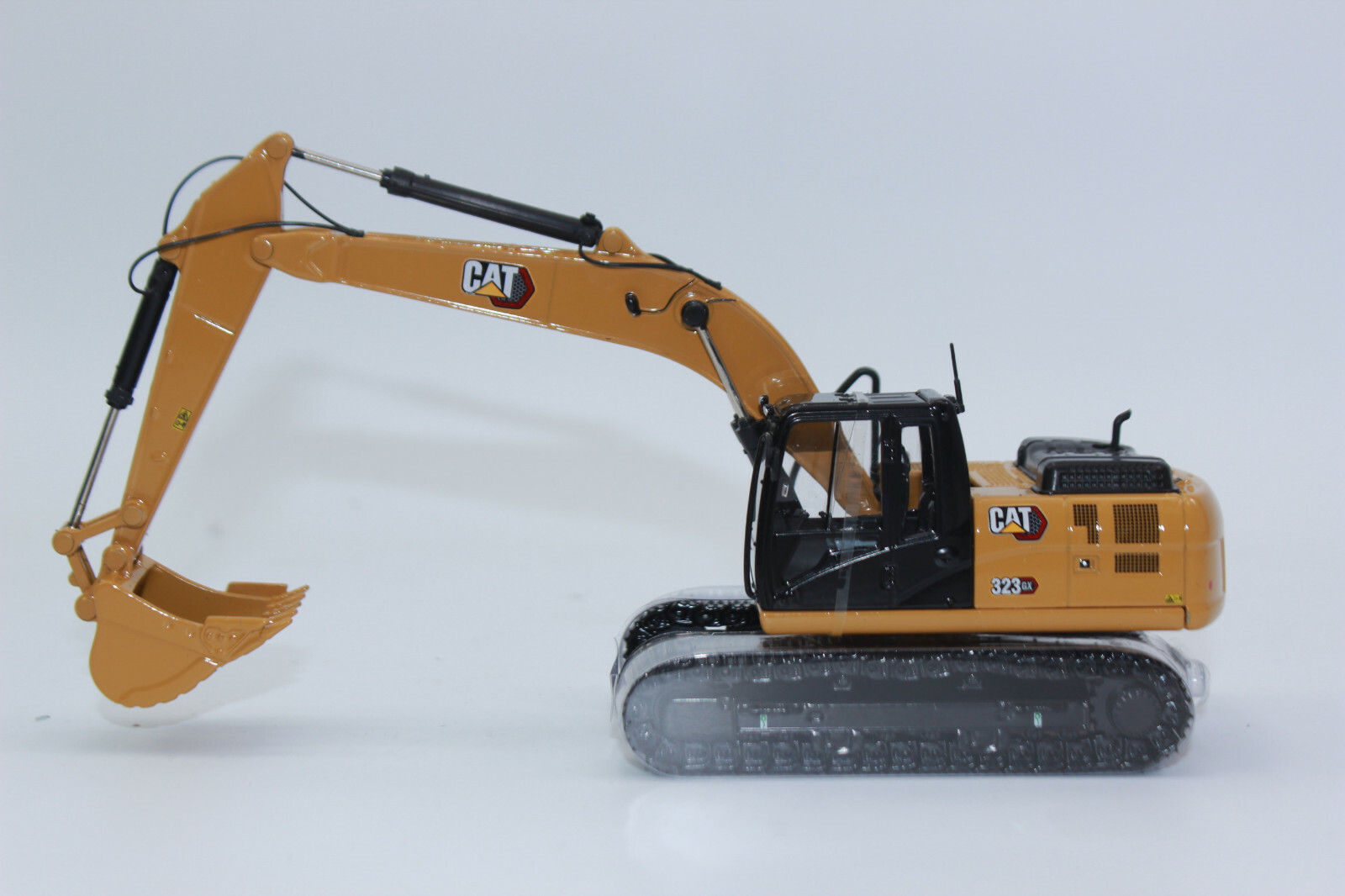 Diecast Masters 85675 Caterpillar 323 GX Excavator Crawler 1:50 New OVP