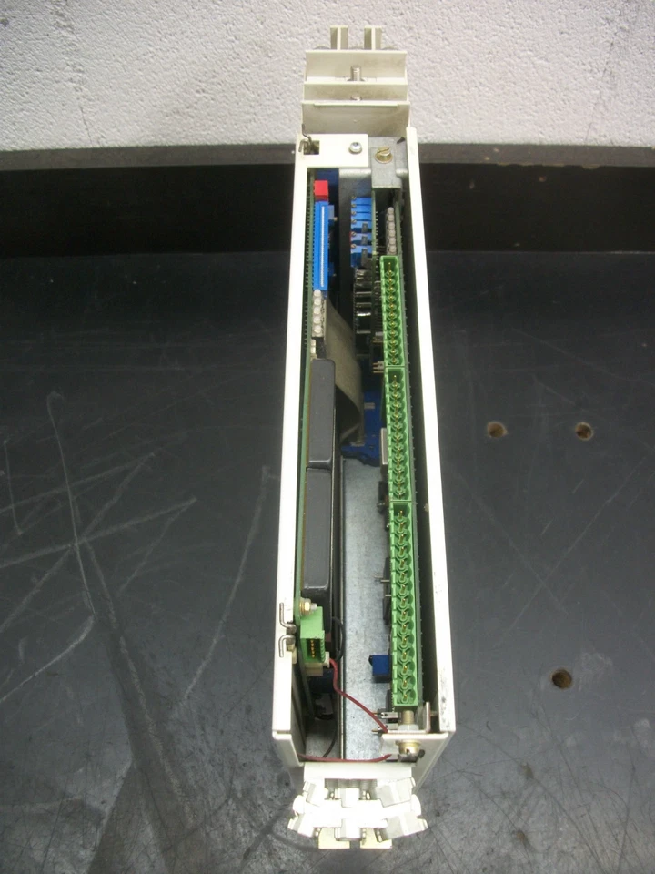 AEG CEGELEC AM400/10 SERVOAMPLIFICADOR UNIDAD 029.147.629 400-460VOLT 10AMP NOCOVER Foto 2 de 4