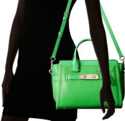 COACH スワッガー　グリーン レザー ハンドバッグ Coach Swagger Kelly Green Satchel With Turnlock and Belted Detail