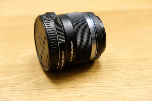 Olympus M.Zuiko Digitale ED 45mm f/1,8 Festbrennweite Objektiv - Schwarz f. MFT - Bild 5 von 6