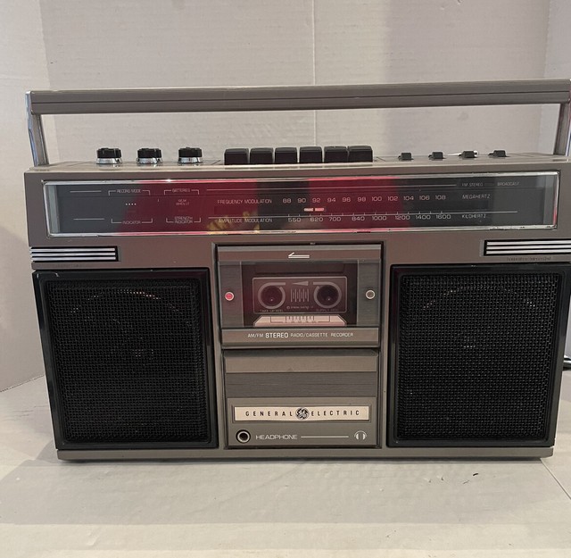 Vintage 80s General Electric Boombox GE 35252 a Radio Cassette Ghetto