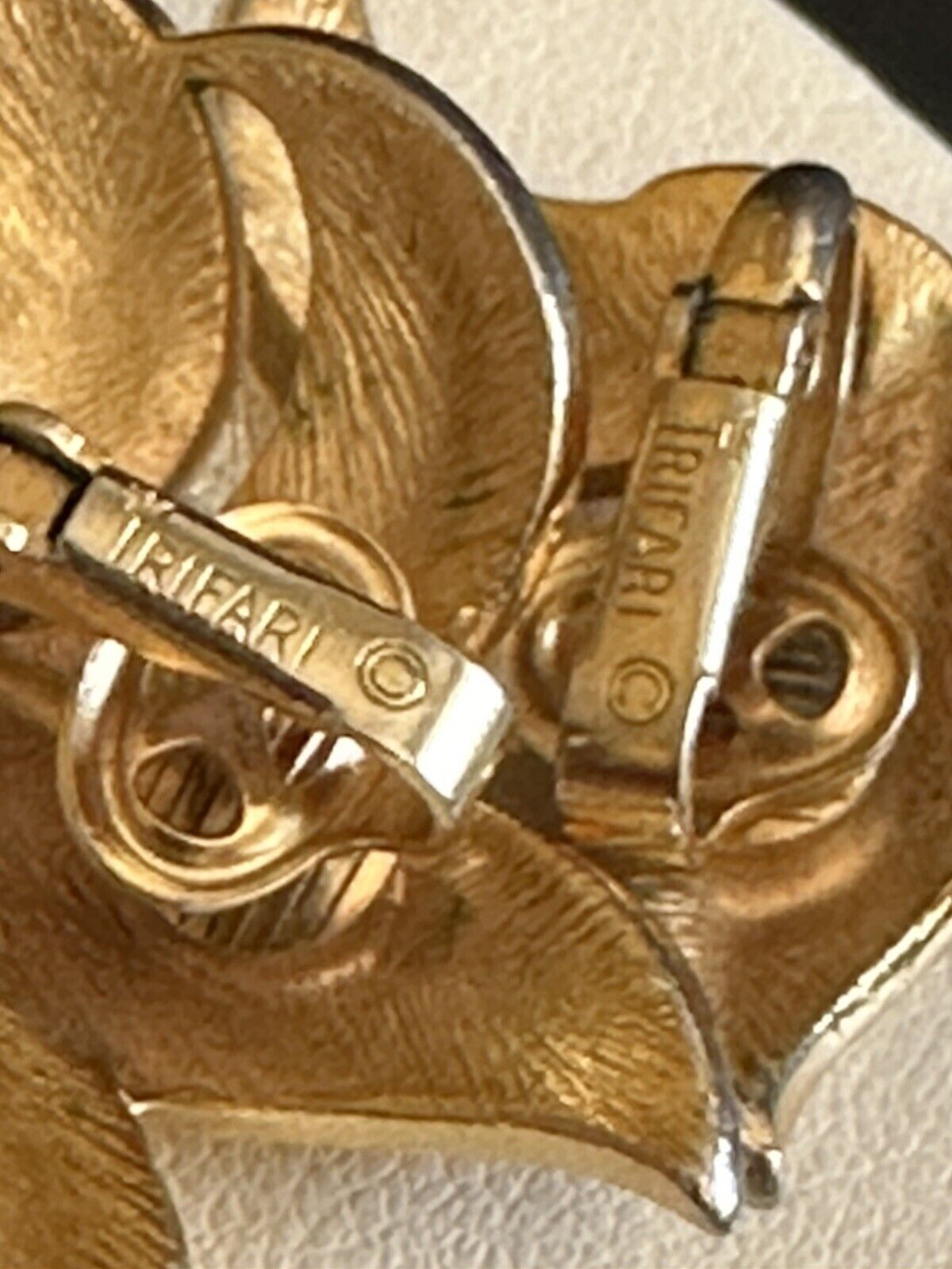 Crown Trifari Brush Gold Tone Swirled Leaf Pin Br… - image 15